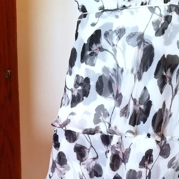 White House Black Market 3-Tiered Flower Dress 2 - Picture 5 of 13